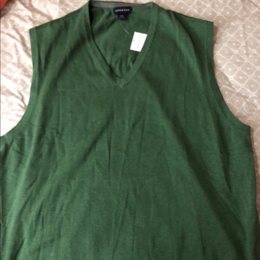 Lands End Men’s sweater vest!